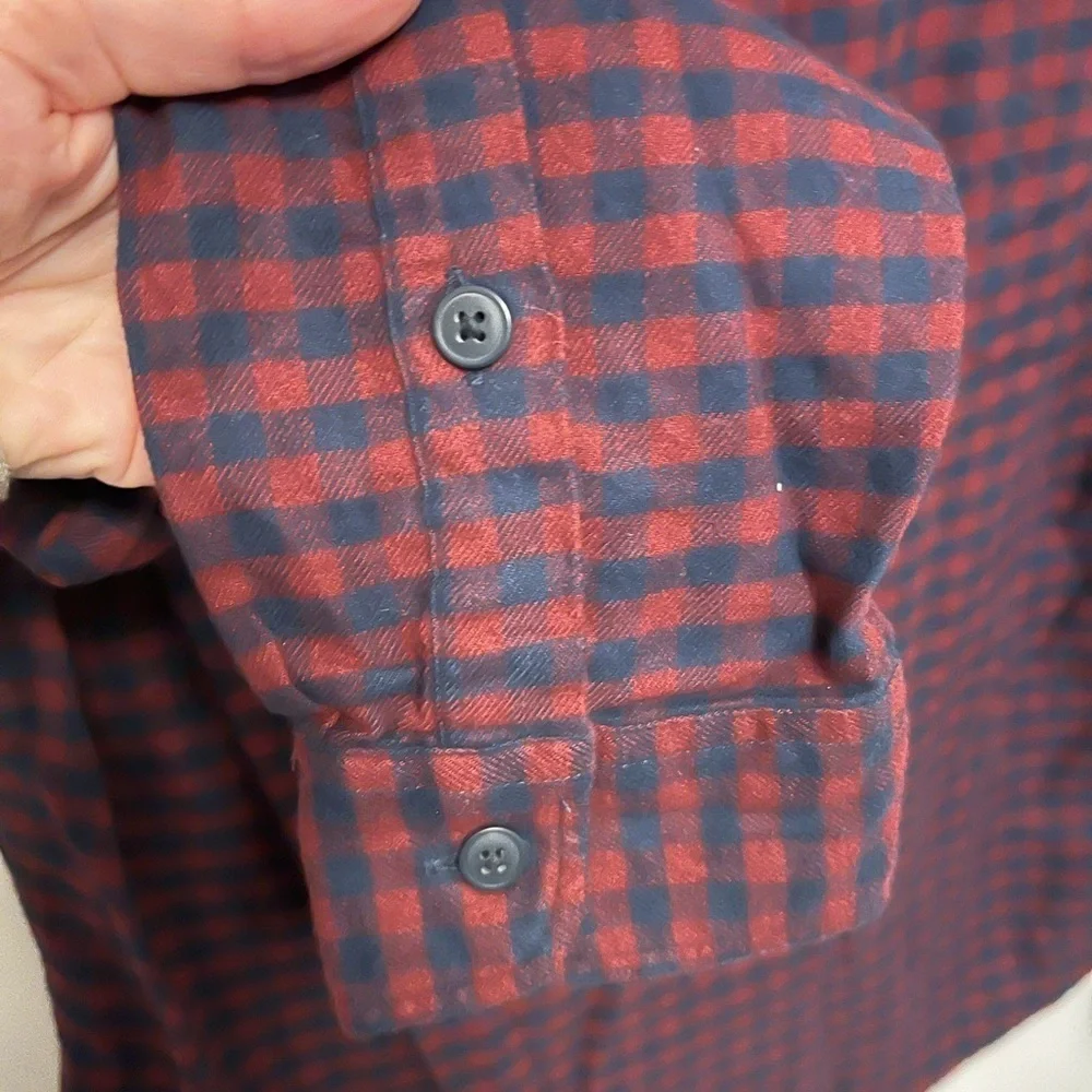 J.Crew flannel shirt red navy plaid long sleeve button down cotton size Medium